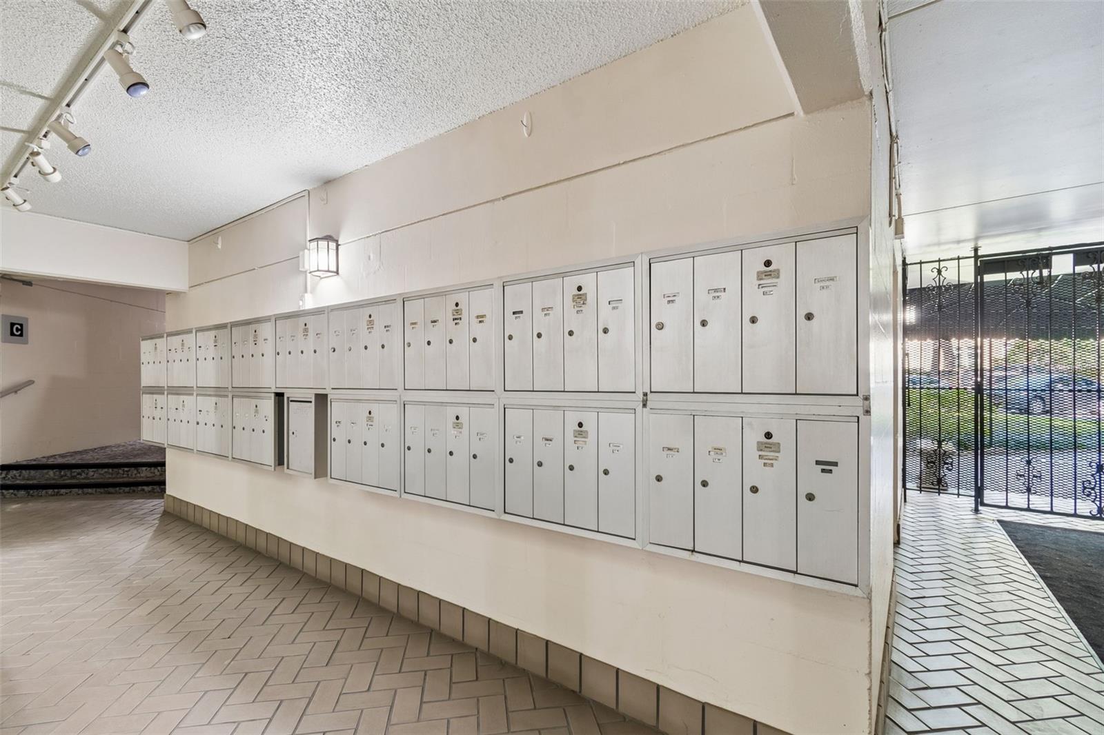 BAYSHORE TRACE CONDO - Residential