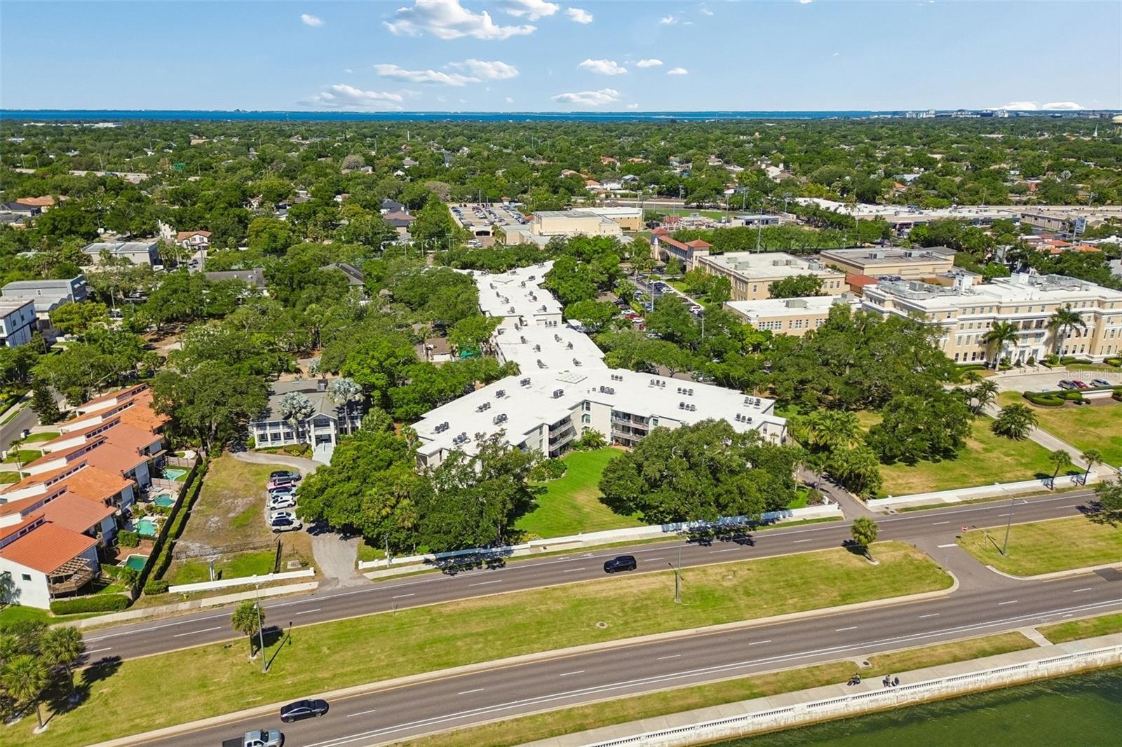 BAYSHORE TRACE CONDO - Residential