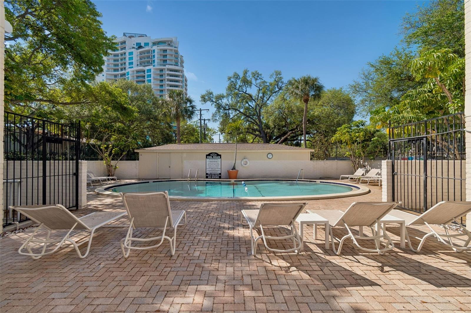 BAYSHORE TRACE CONDO - Residential