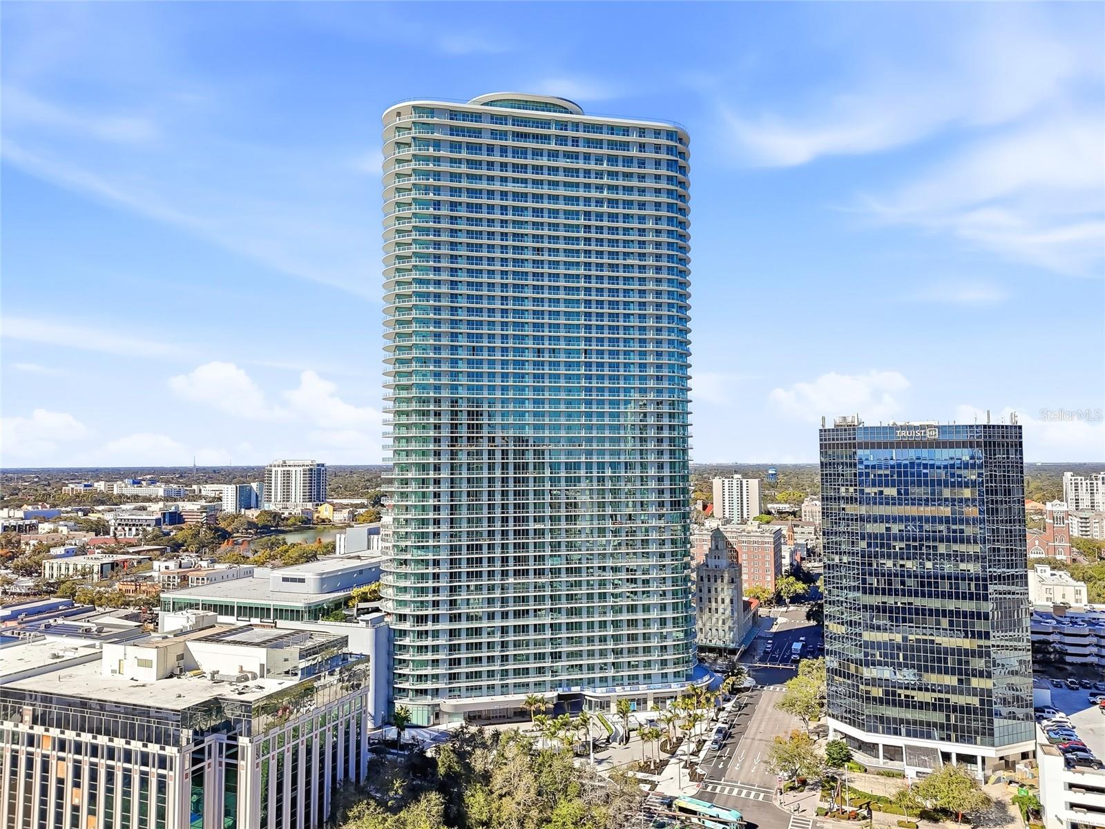 400 CENTRAL - Residential Lease