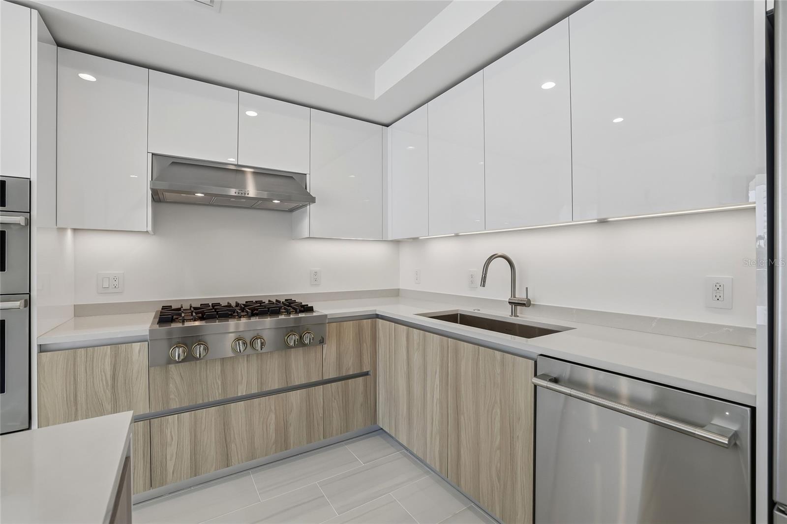 400 CENTRAL - Residential Lease