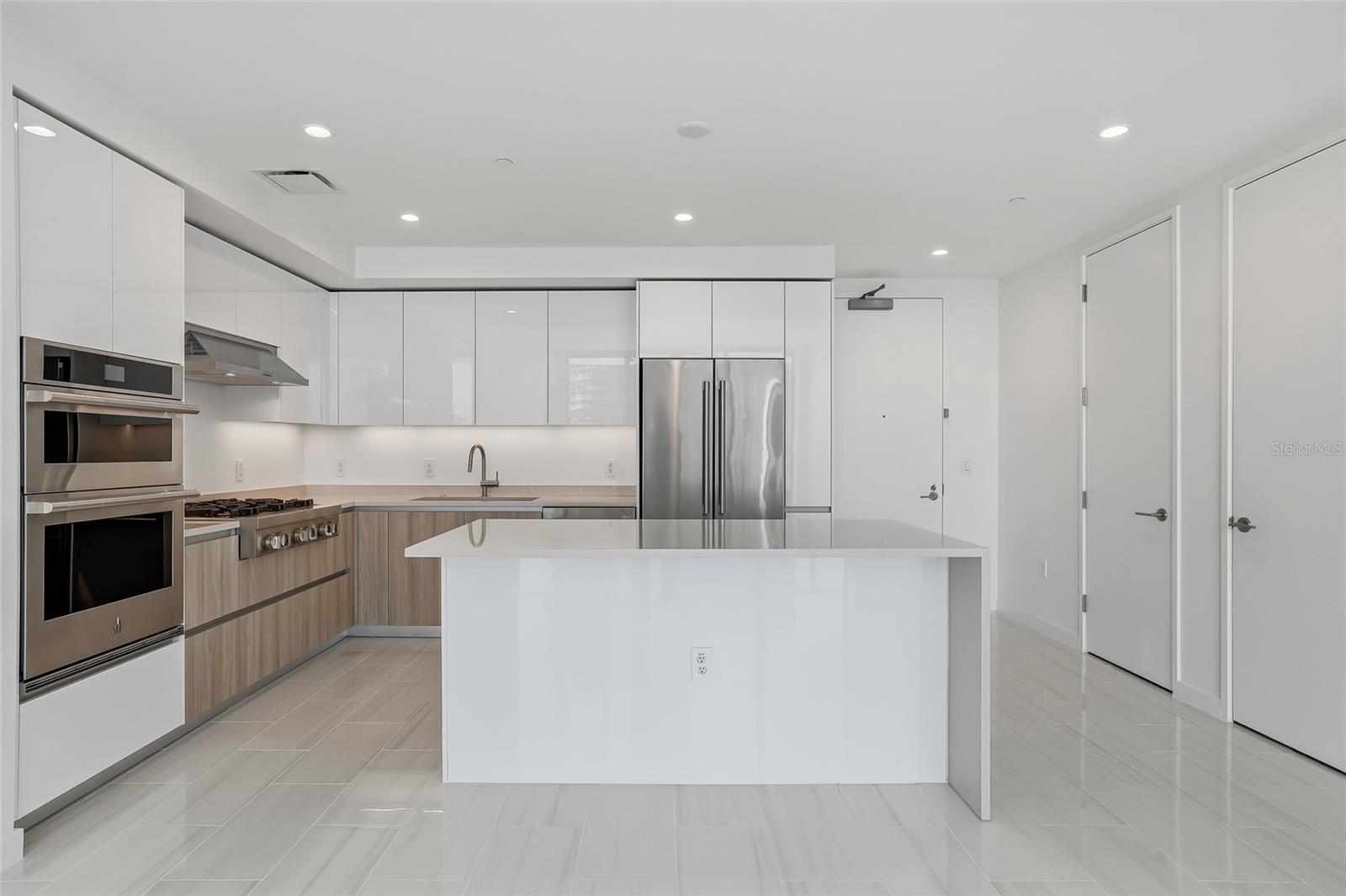 400 CENTRAL - Residential Lease