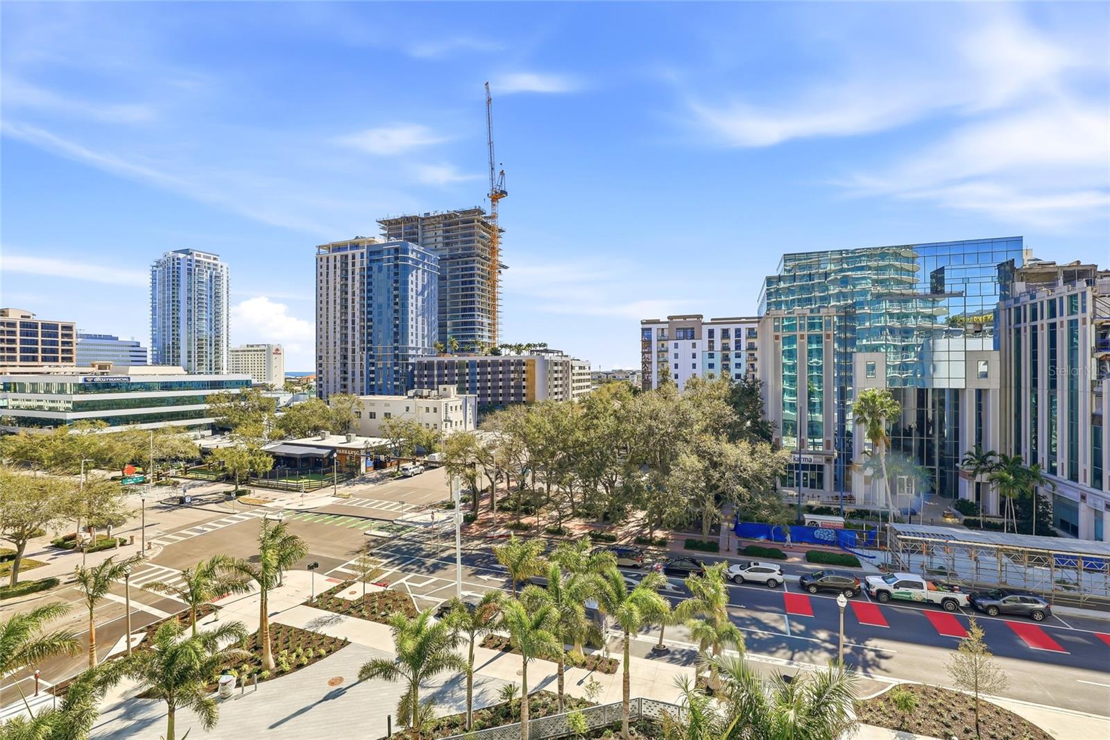 400 CENTRAL - Residential Lease