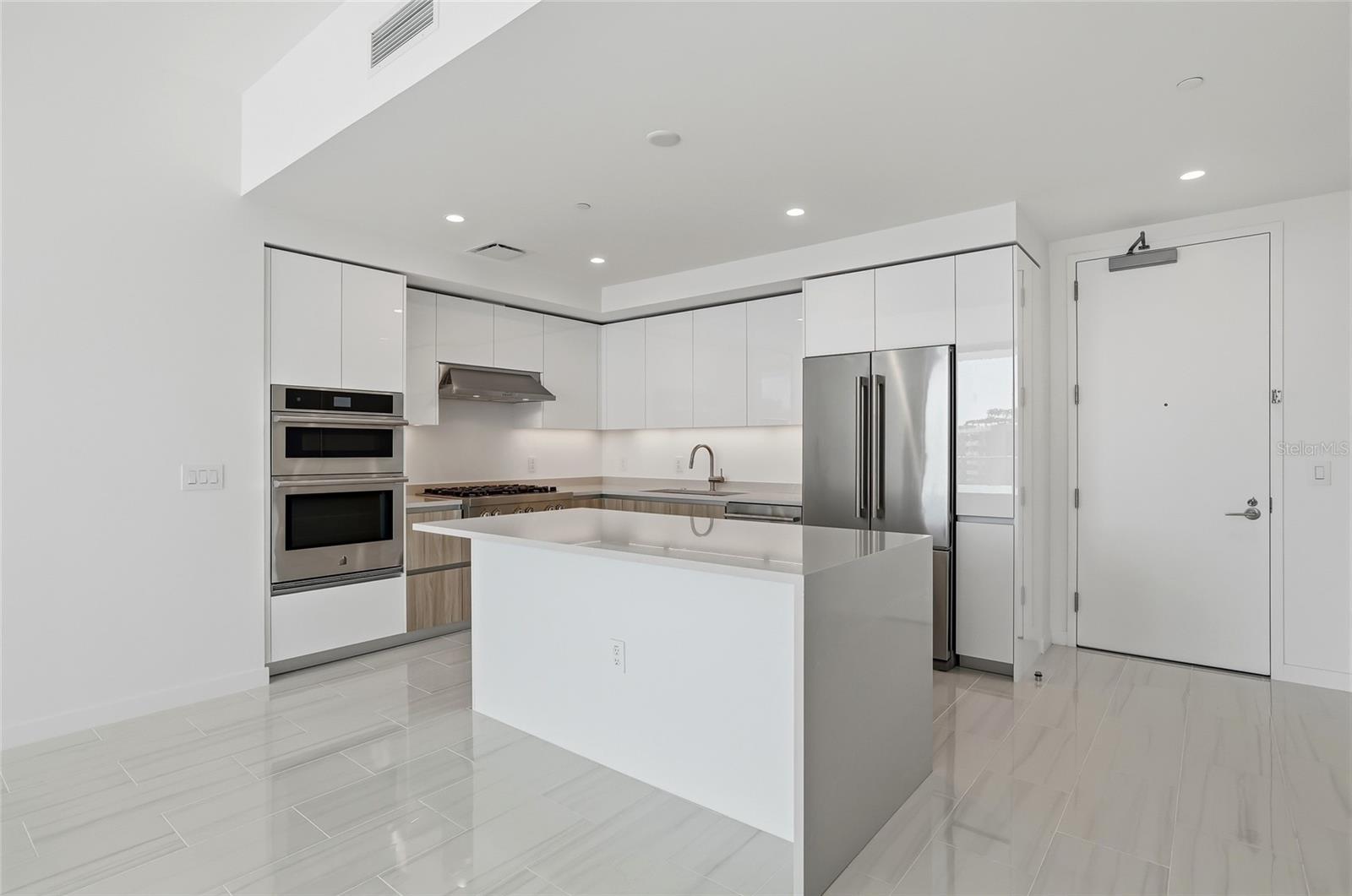 400 CENTRAL - Residential Lease