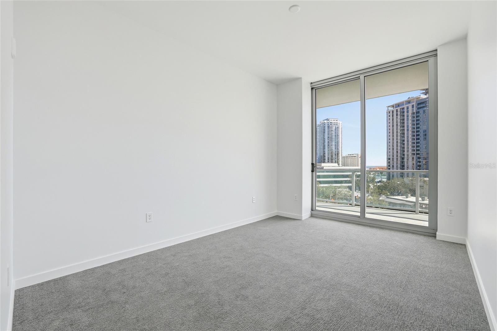 400 CENTRAL - Residential Lease