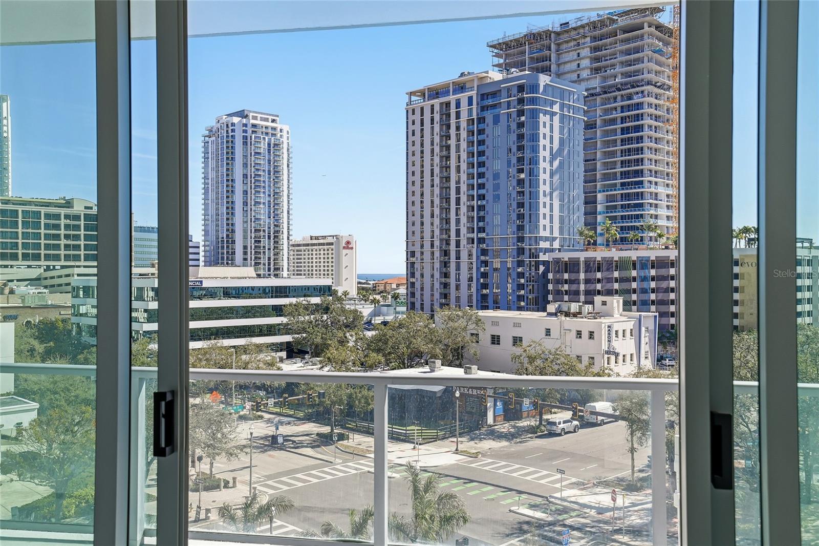 400 CENTRAL - Residential Lease