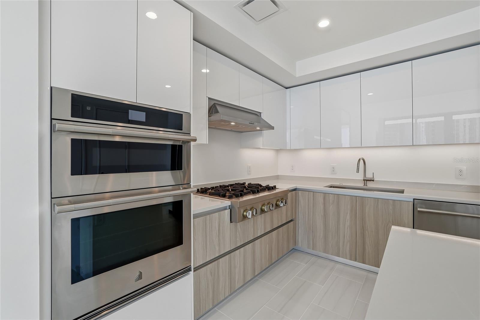 400 CENTRAL - Residential Lease