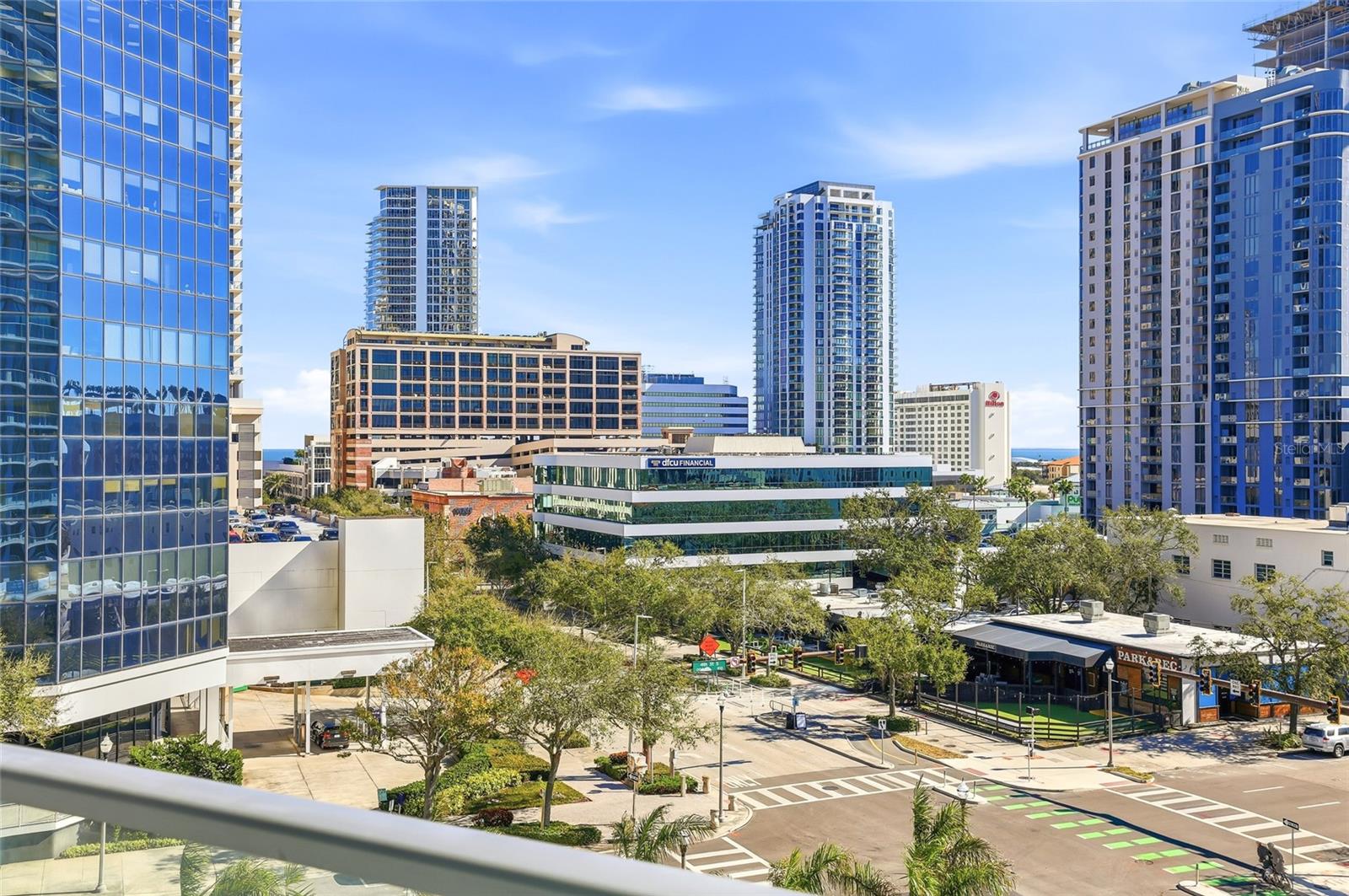 400 CENTRAL - Residential Lease