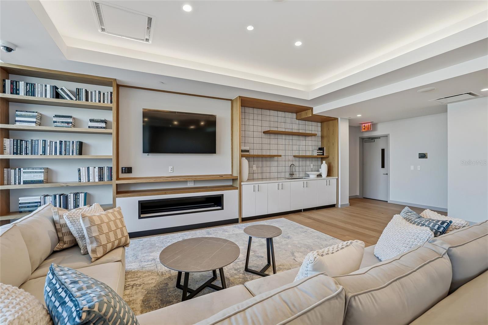 400 CENTRAL - Residential Lease