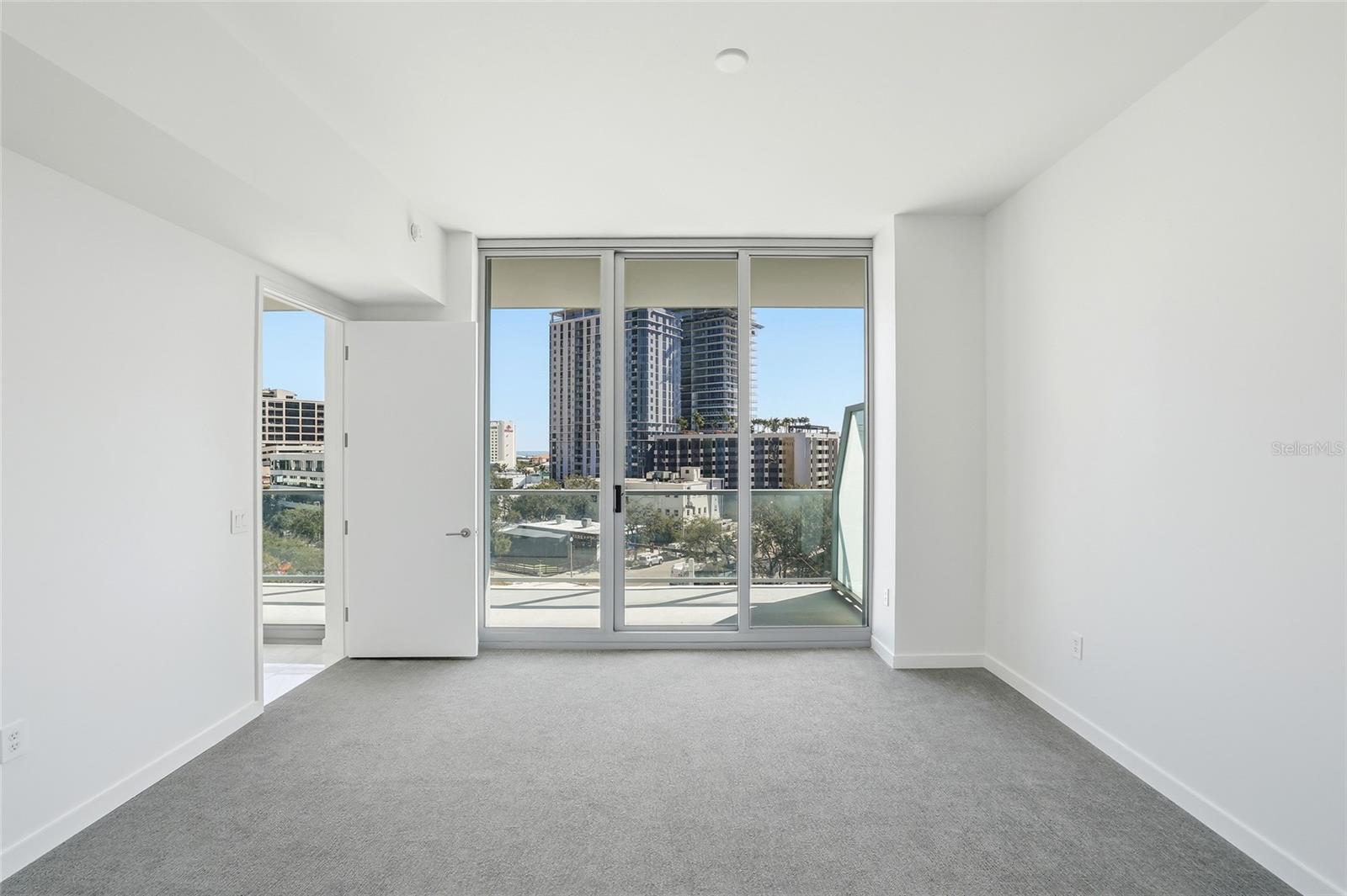 400 CENTRAL - Residential Lease