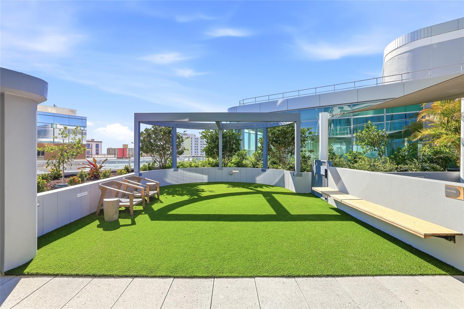 400 CENTRAL - Residential Lease