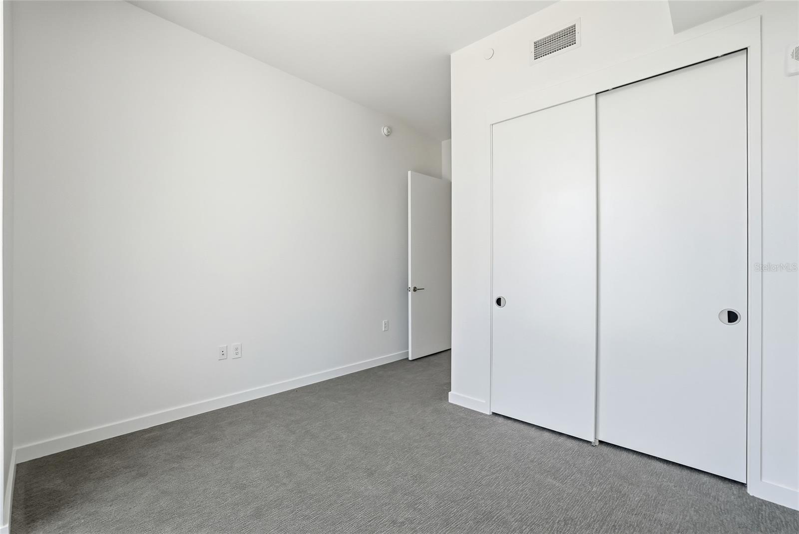 400 CENTRAL - Residential Lease