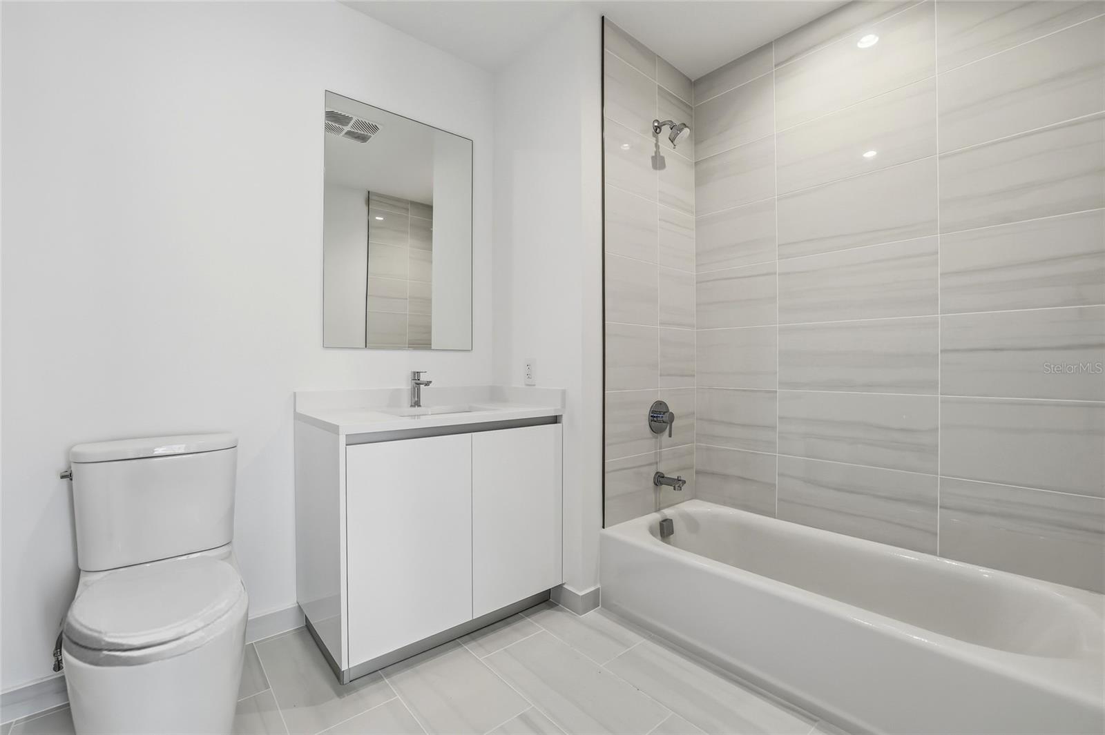 400 CENTRAL - Residential Lease