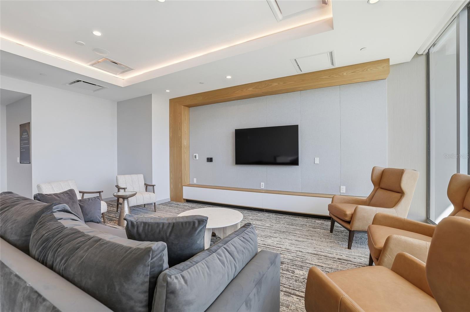 400 CENTRAL - Residential Lease