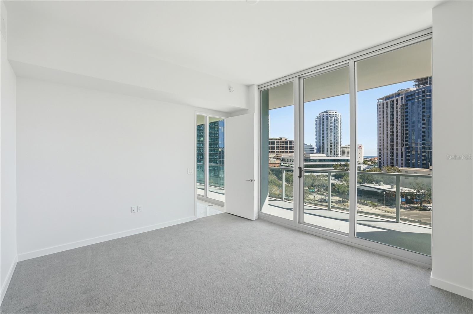 400 CENTRAL - Residential Lease