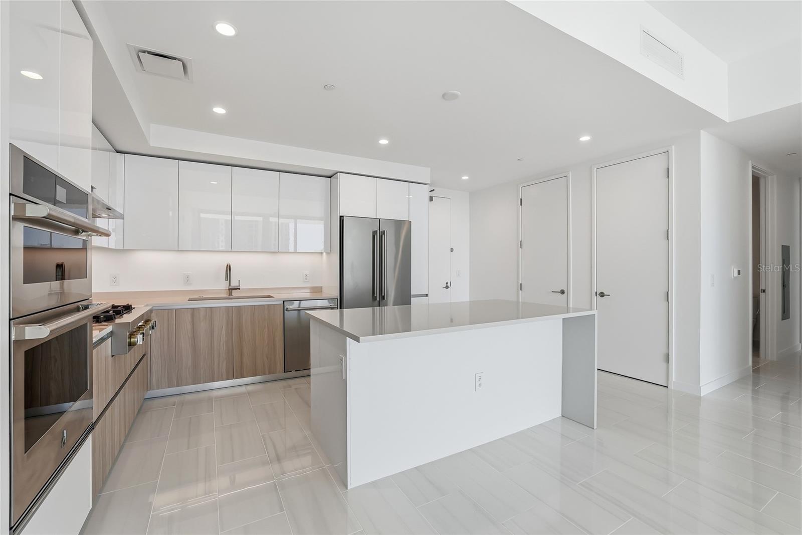 400 CENTRAL - Residential Lease