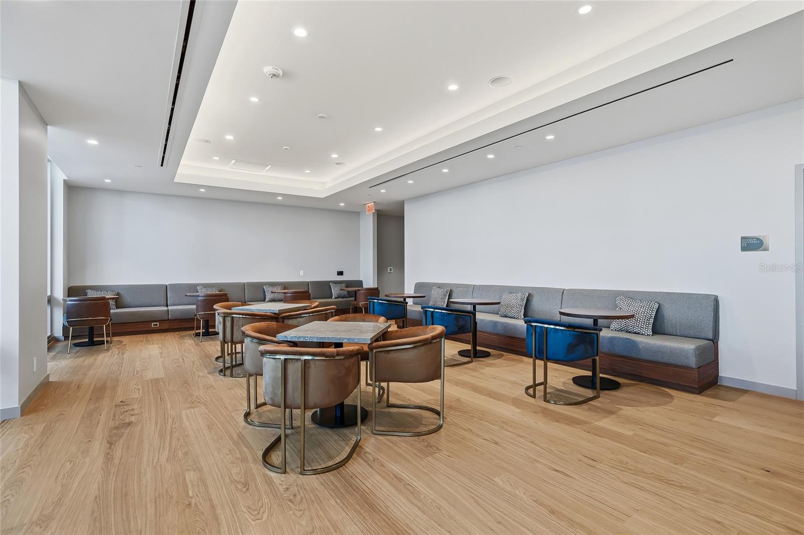 400 CENTRAL - Residential Lease