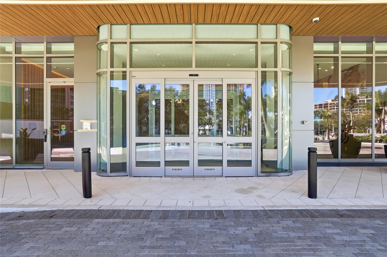 400 CENTRAL - Residential Lease