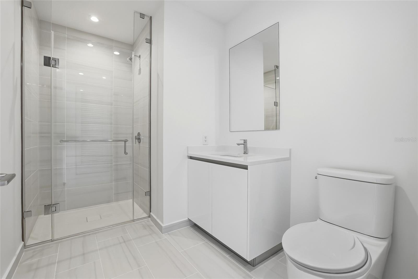 400 CENTRAL - Residential Lease