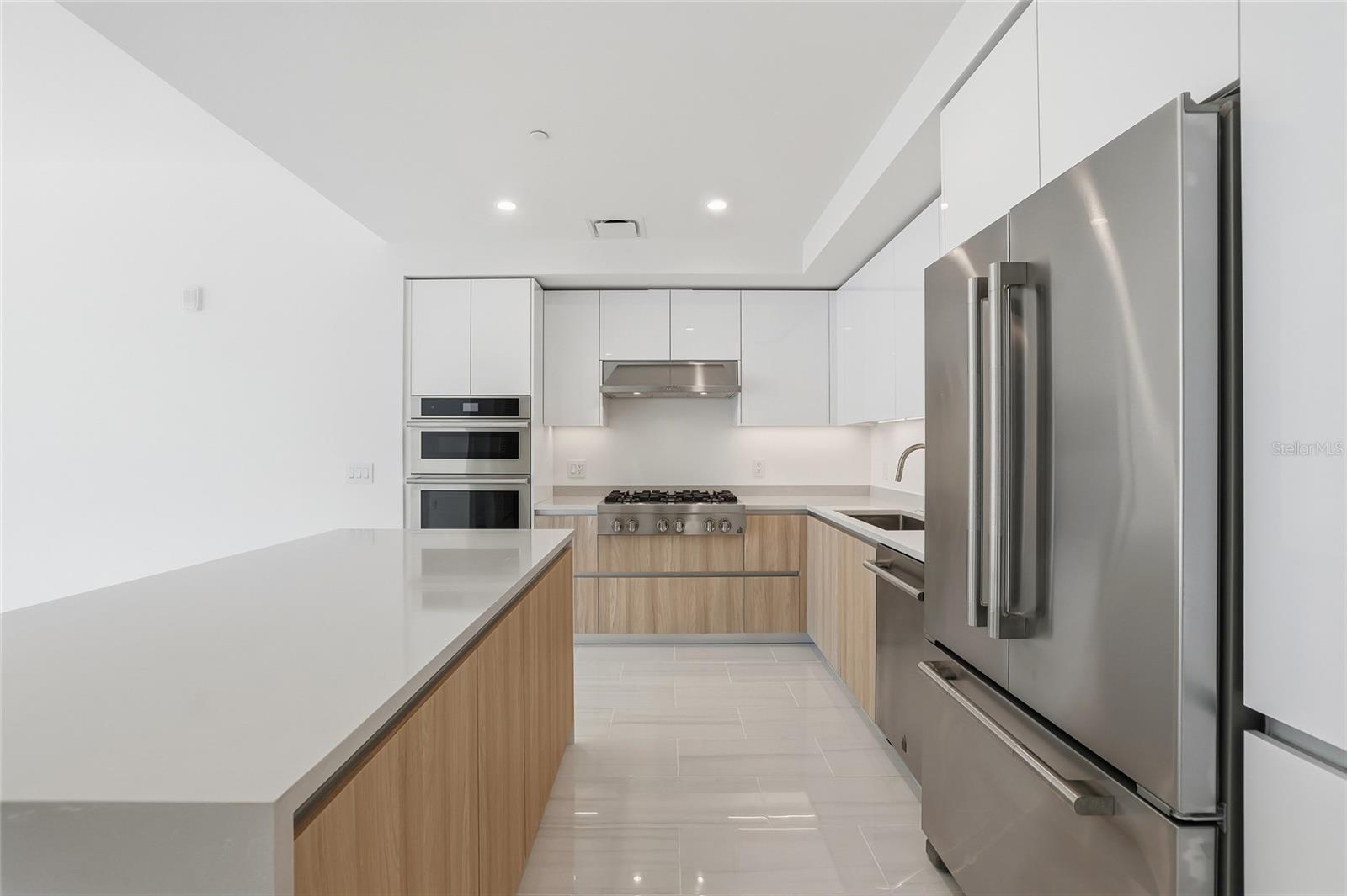 400 CENTRAL - Residential Lease