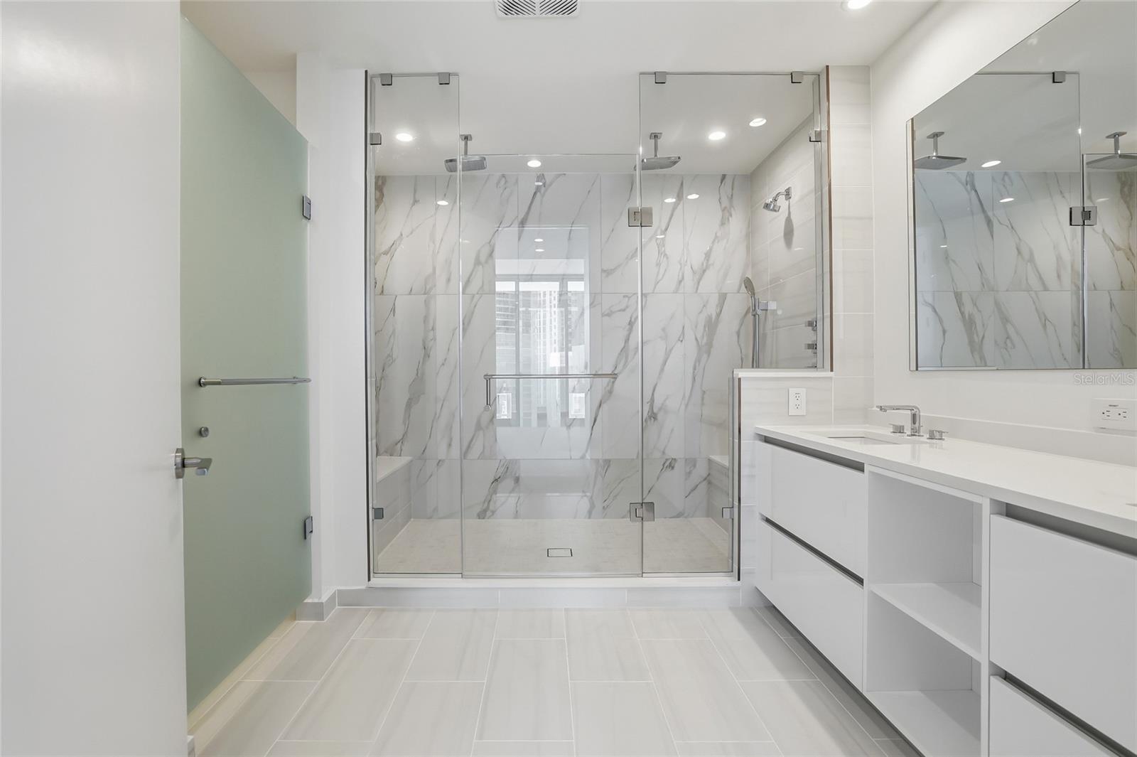 400 CENTRAL - Residential Lease