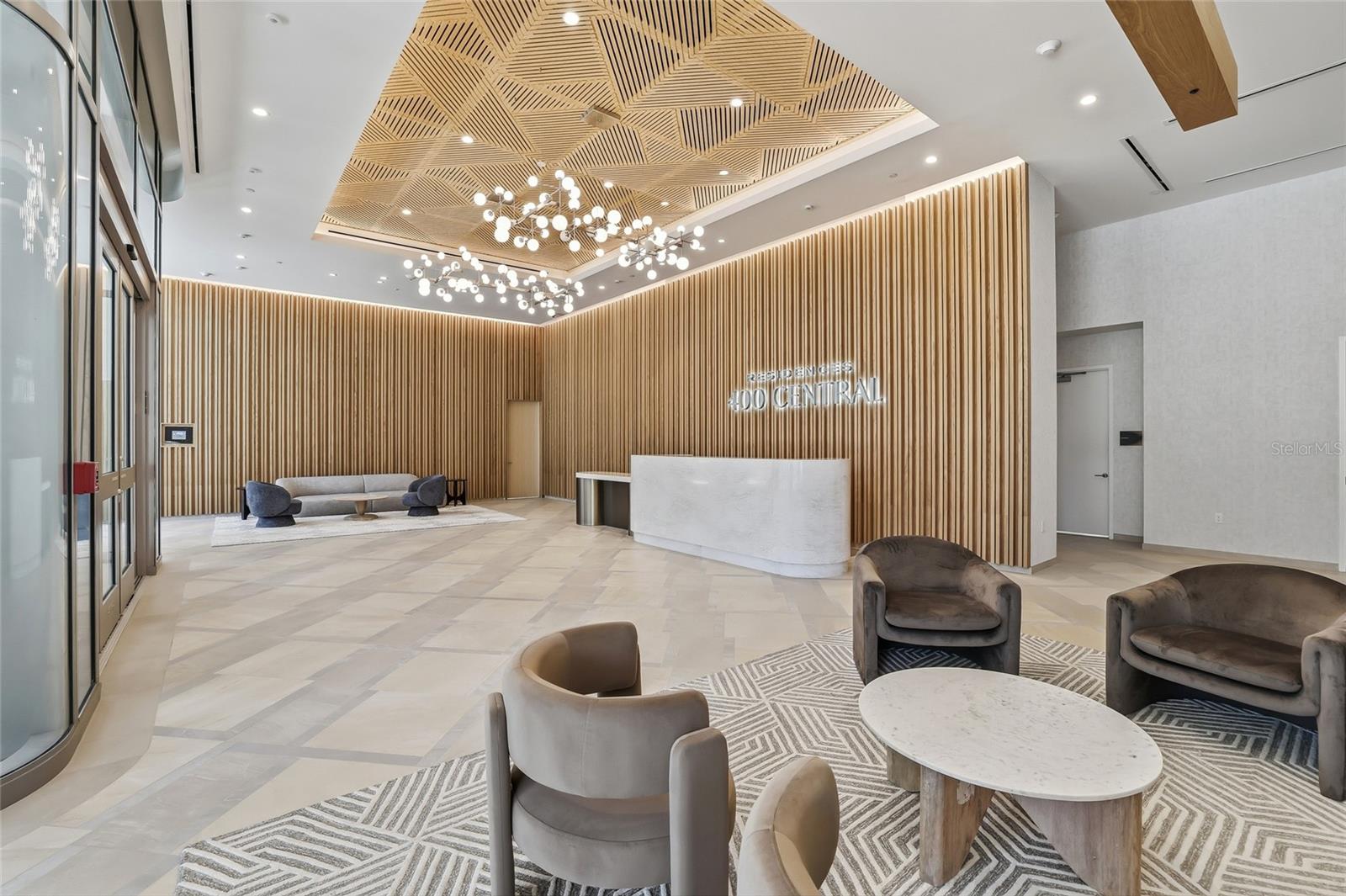 400 CENTRAL - Residential Lease