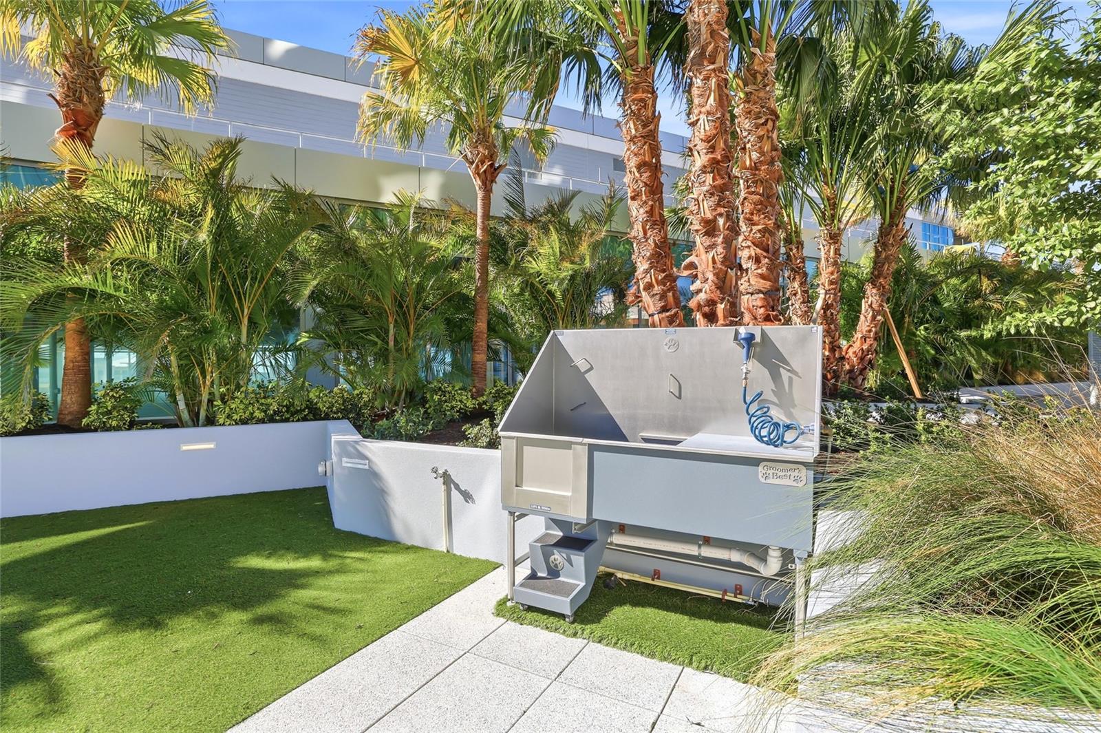 400 CENTRAL - Residential Lease