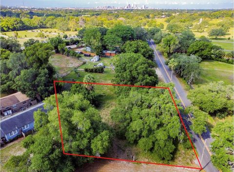 Photo of 4621 E Lake Avenue, Tampa, FL 33605 (MLS # TB8448747)