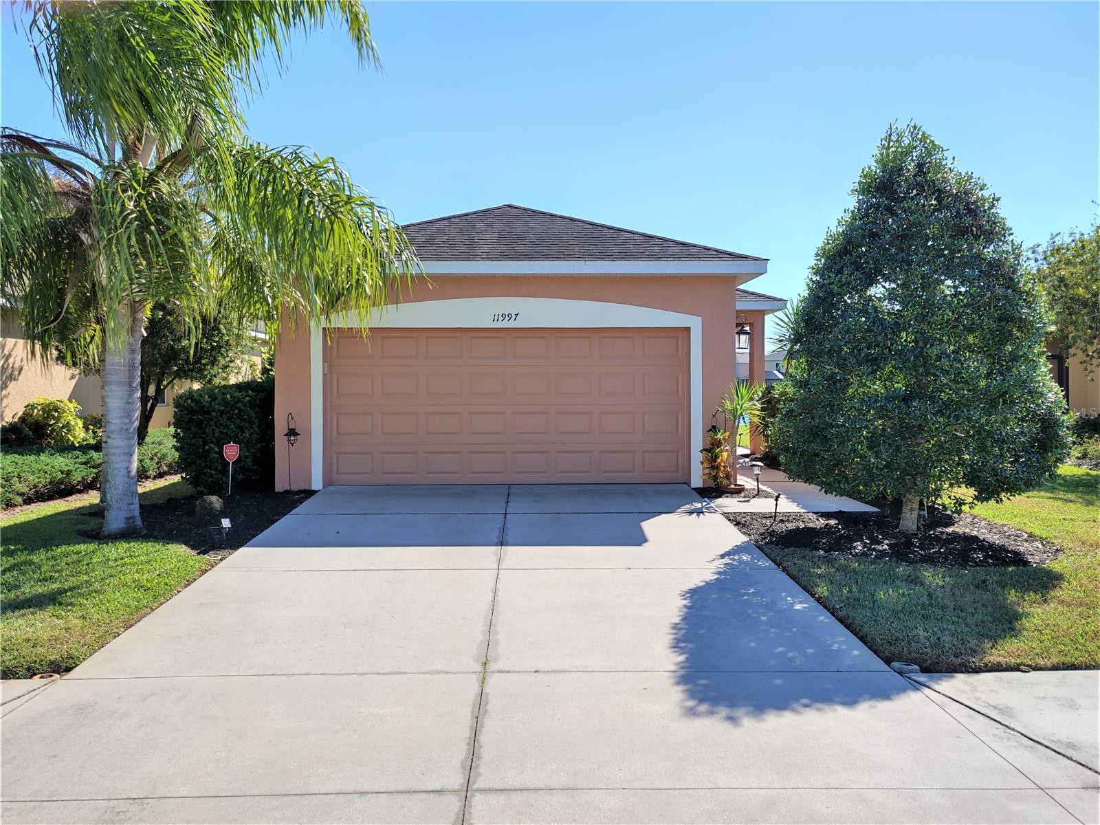 2025 AVAILABLE: APR, MAY, JUN, JUL, AUG, SEP, OCT, NOV, DEC.
2026 AVAILABLE: MAR, APR.
BOOK AT: $5100/PER MONTH (SEASON IS DEC-APRIL, 1 MONTH MINIMUM)
BOOK AT: $2900/PER MONTH (OFF SEASON IS MAY-NOV, 1 MONTH MINIMUM)
*PRICES MAY VARY DEPENDING ON NUMBER OF NIGHTS BOOKED*
Inviting Seasonal Short-term Furnished home providing two bedrooms with a den, two baths, two car garage and located in the desirable community of Stoneybrook of Venice. You will enjoy the Florida living from the covered screened-in lanai overlooking one of the community lakes and a living area just over 1,300 square feet for quiet enjoyment or for your casual entertaining. The living area opens to the lanai for an extension of living space and includes an open kitchen and dining area with a breakfast nook for a game of cards. The master bedroom provides an adjoining master bath with walk-in shower, dual basin sinks and a walk-in closet. The second bedroom is nicely situated to the main bathroom and is outfitted with a combination tub and shower. The third bedroom den area is great for working from home. Extras include full sized washer and dryer, attached two car garage and a beautiful view from the furnished lanai. The gated community of Stoneybrook features a large clubhouse with an active social scene, large pool with BBQ area, kiddie park, basketball and tennis courts and something for everyone: gym, volleyball, horseshoes, baseball field, multi-use soccer and hockey rink, pickleball/shuffleboard too! Just minutes from the Braves Stadium, Wellen Park and the Island of Venice, with its charming historic district, weekly Farmer's Market, incredible beaches, boutiques, and fabulous restaurants.
~HOA required Application Fee: $100.
~HOA Background Check Per Person over 18 is $100.
~HOA Background Check for International Guest Per Person over 18 is $150.
~(Fee is Subject to Change).
~Included in rent: Water, Sewer, Garbage, Cable TV or Streaming Service, Wi-Fi, Landscaping, Electric.
~Paid in full under 90 Days, $145 Booking Fee, $1000 Security Deposit, $300 Clean, plus 13% Tax.