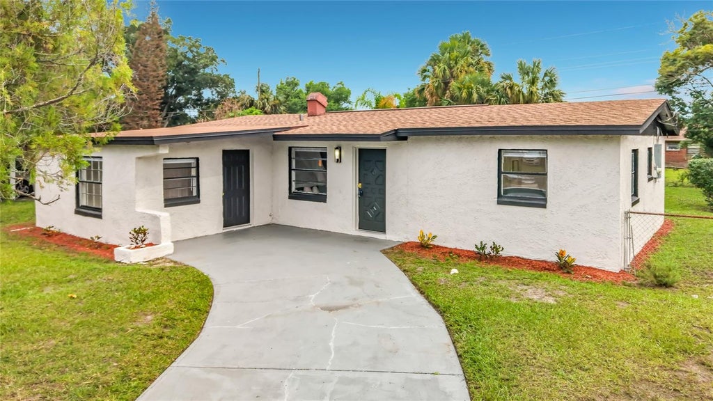 Photo of 113 Bob Thomas Circle, Sanford, FL 32771 (MLS # V4951104)