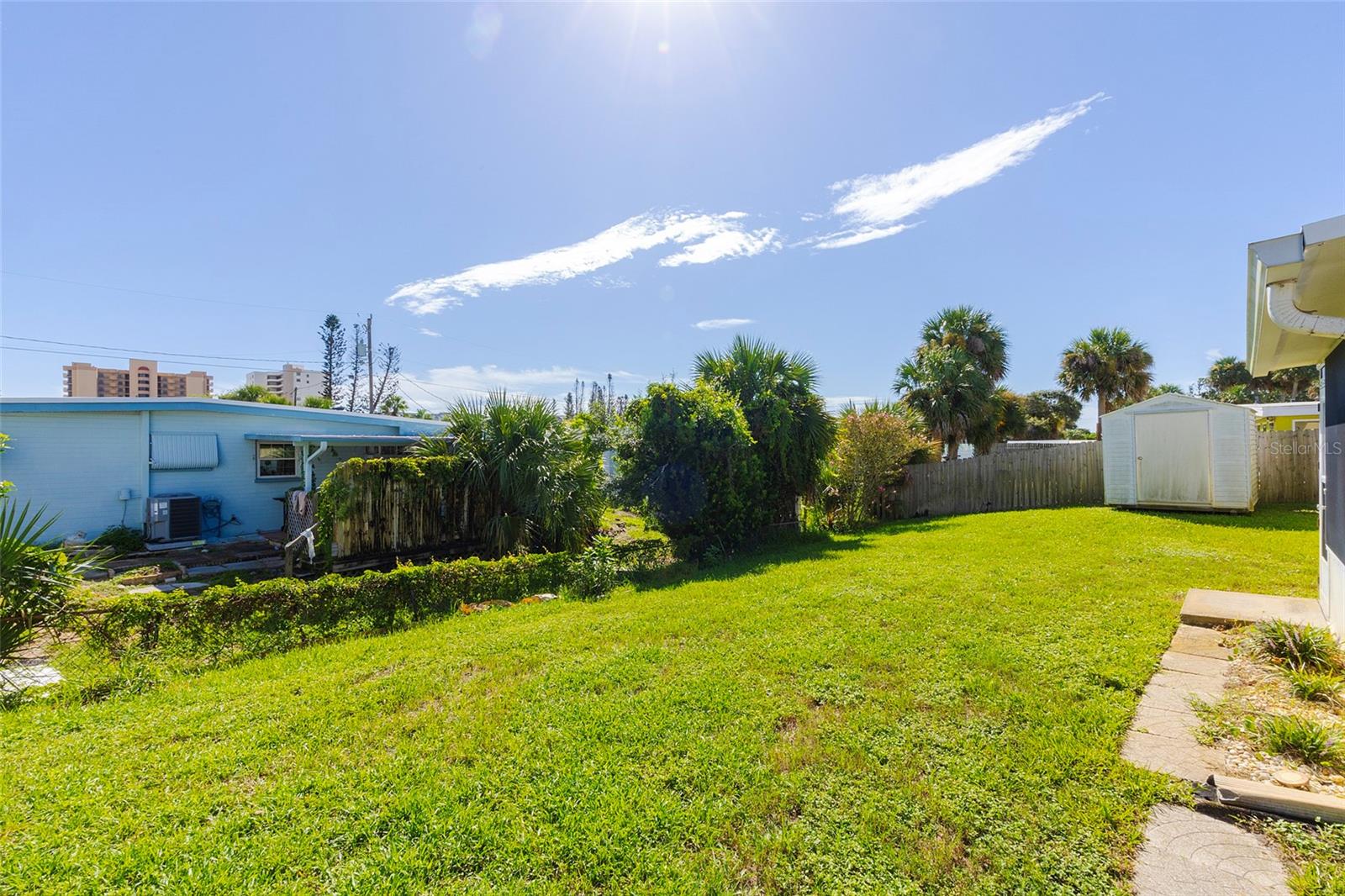 3105 LA PALOMA AVENUE