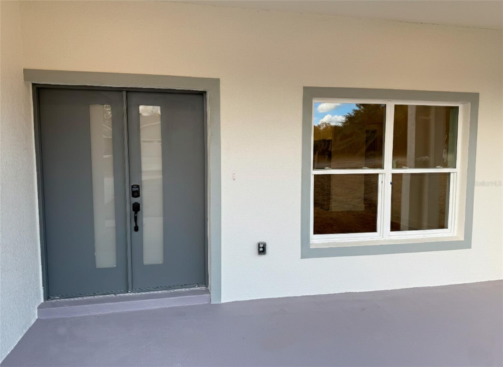 1813 W HIALEAH DRIVE