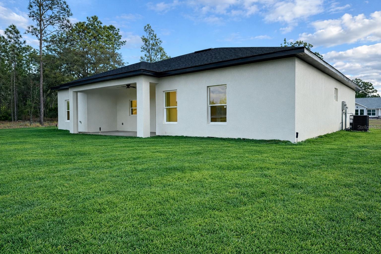 1813 W HIALEAH DRIVE