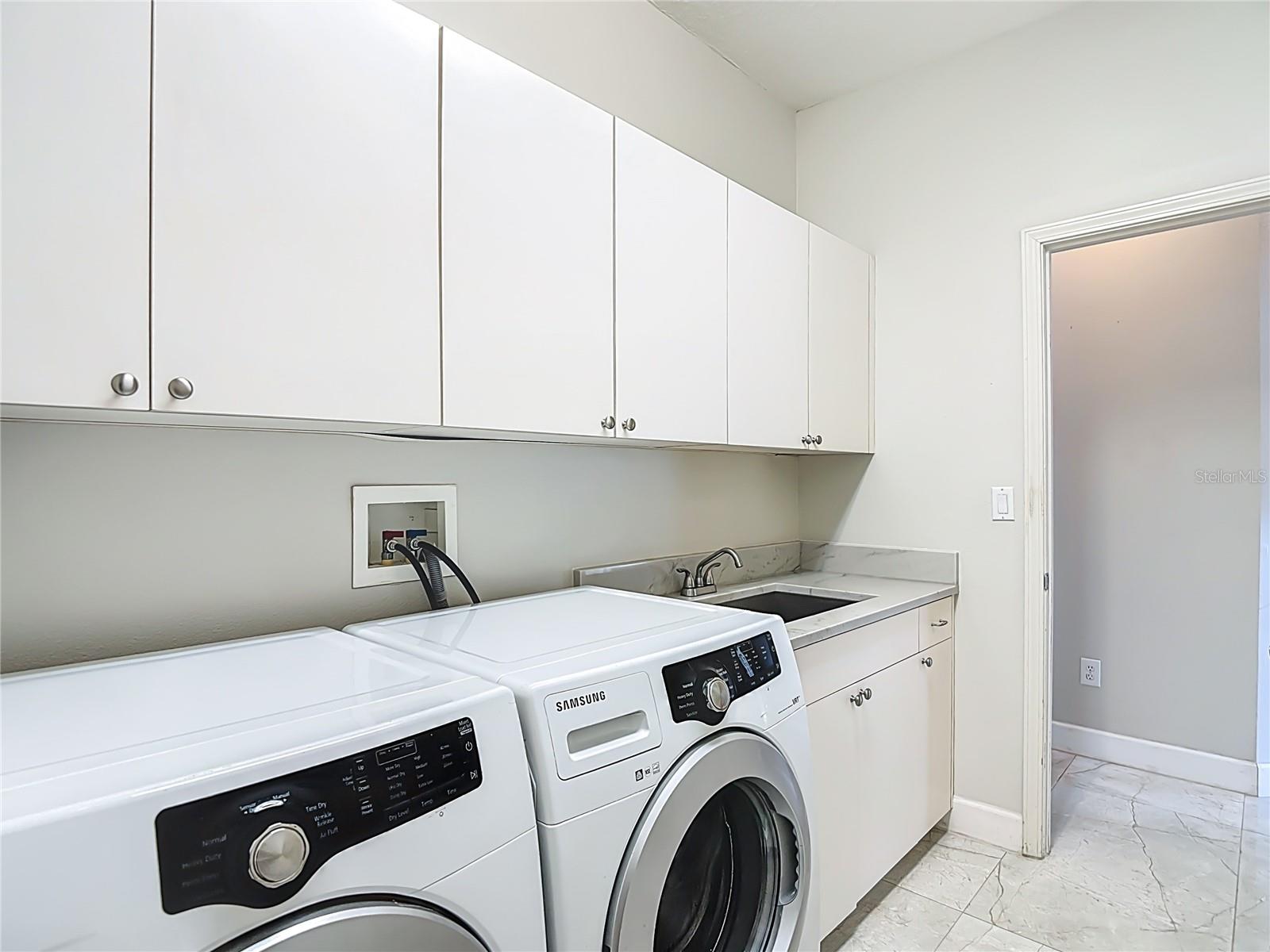 WEST HAMPTON - Residential