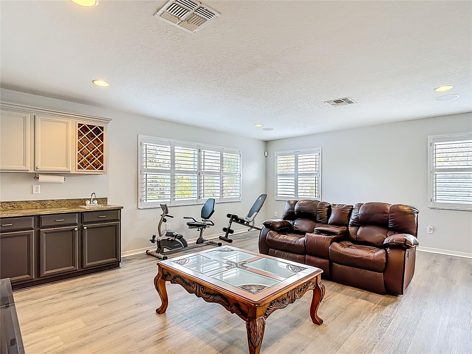 WEST HAMPTON - Residential