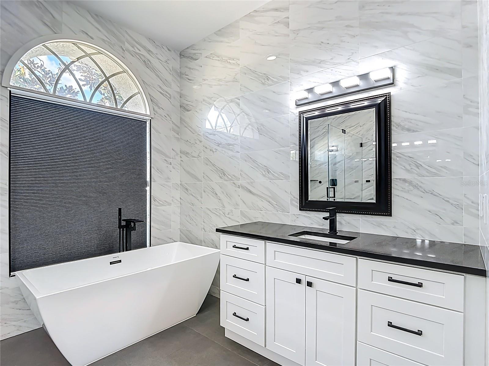 WEST HAMPTON - Residential