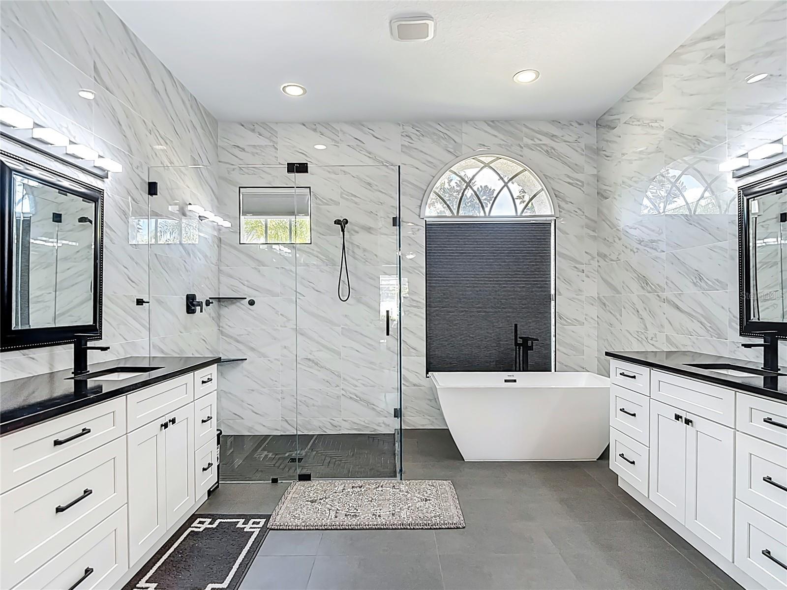 WEST HAMPTON - Residential