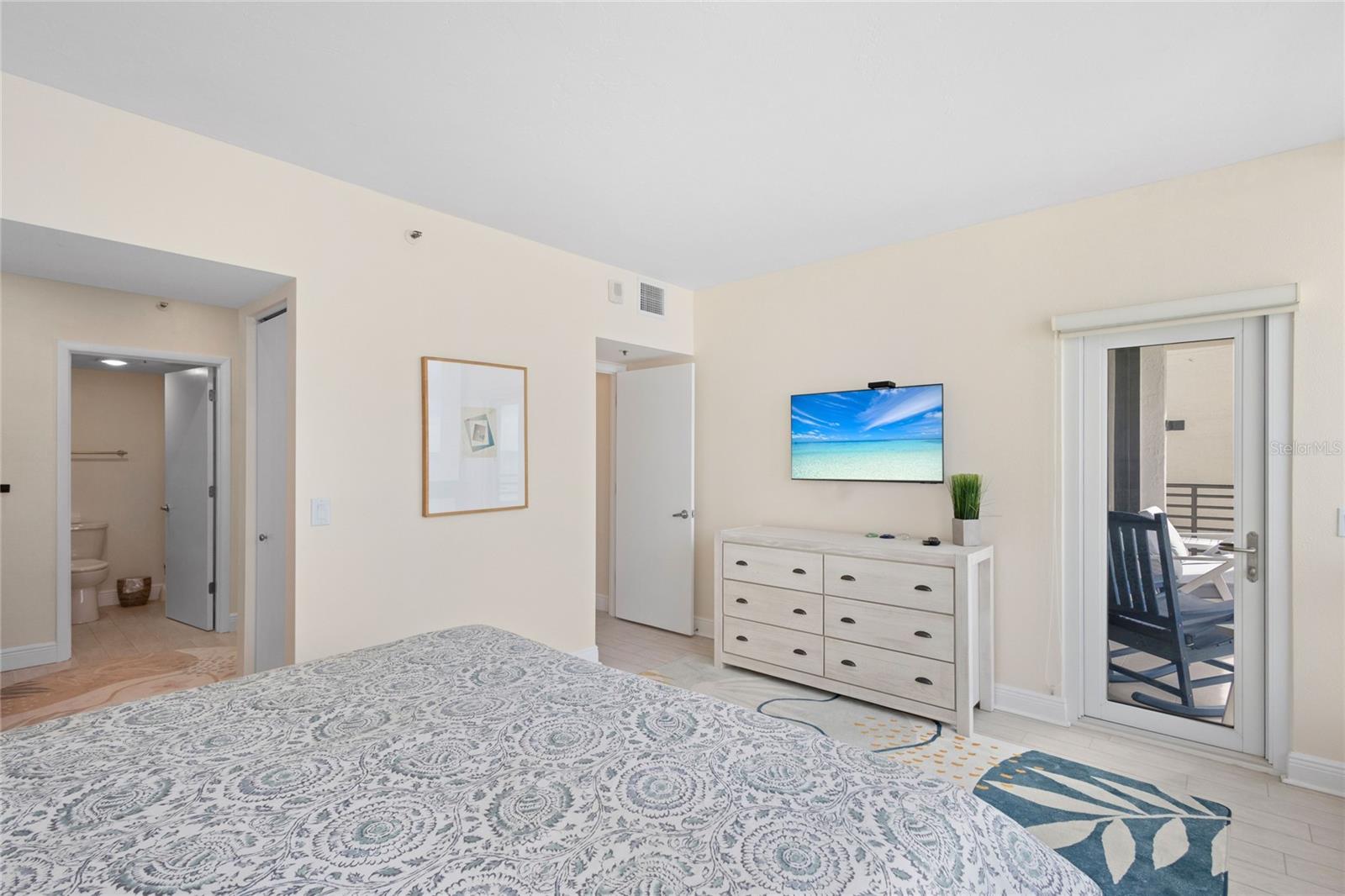 BEACHPLACE I - Residential