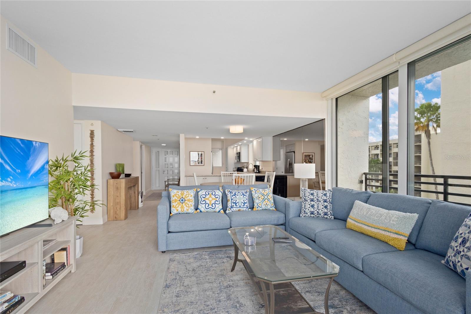 BEACHPLACE I - Residential