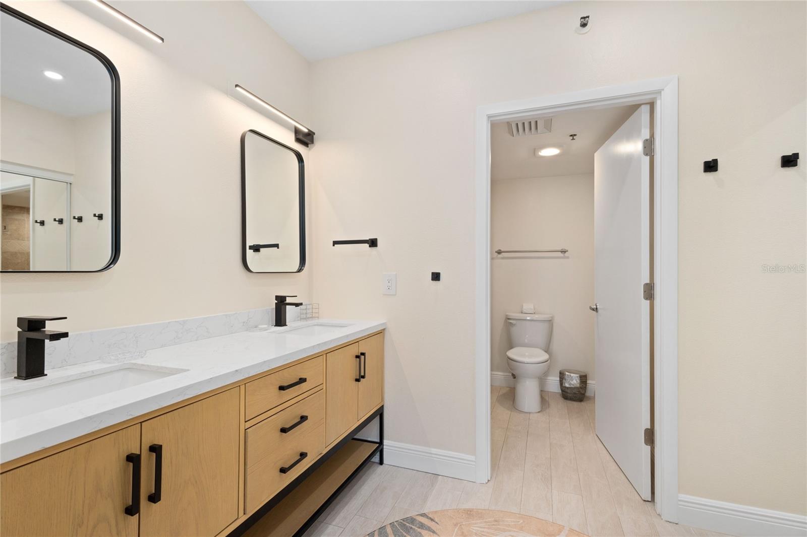 BEACHPLACE I - Residential