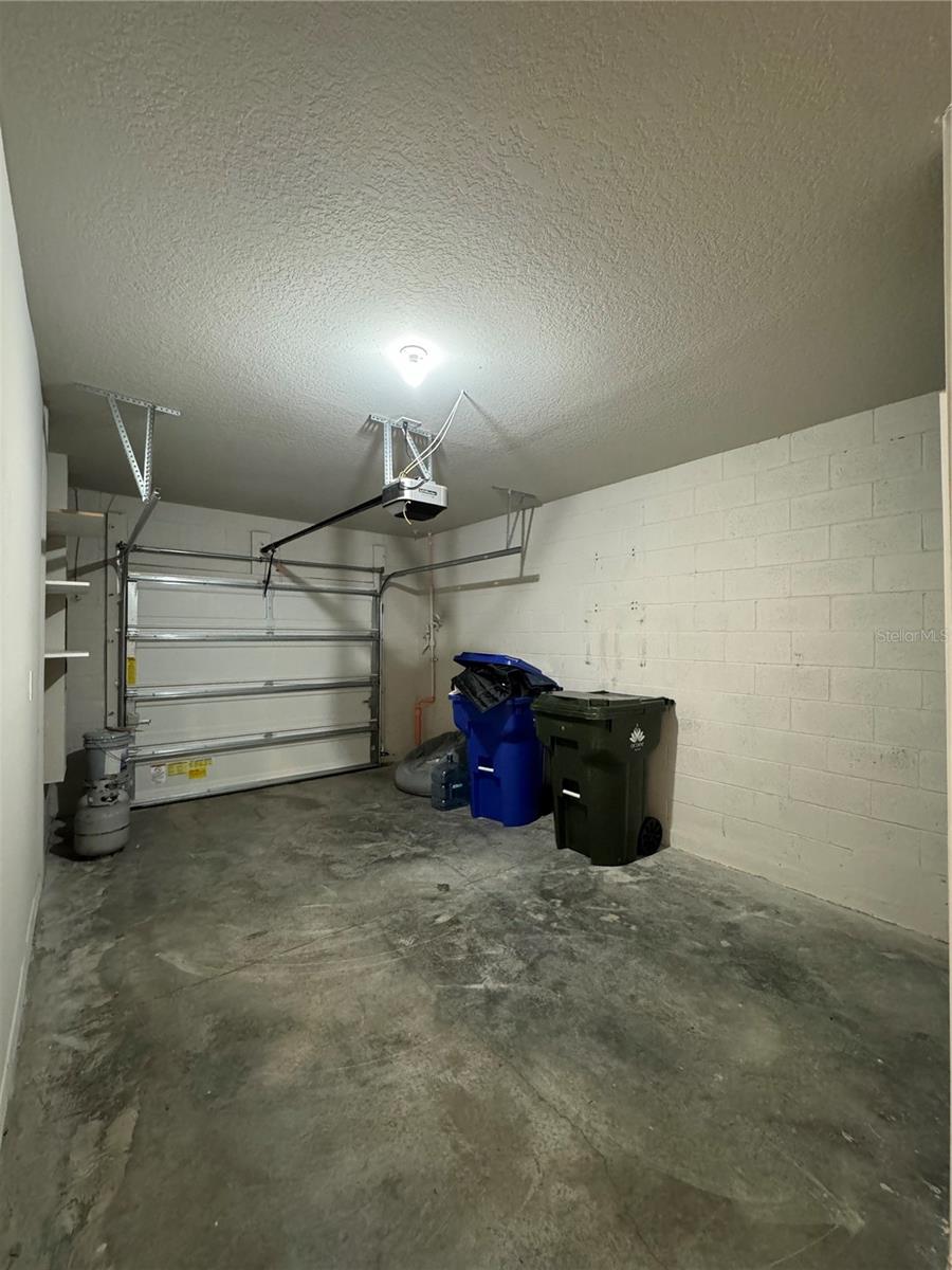 PRAIRIE MDWS - Residential Lease