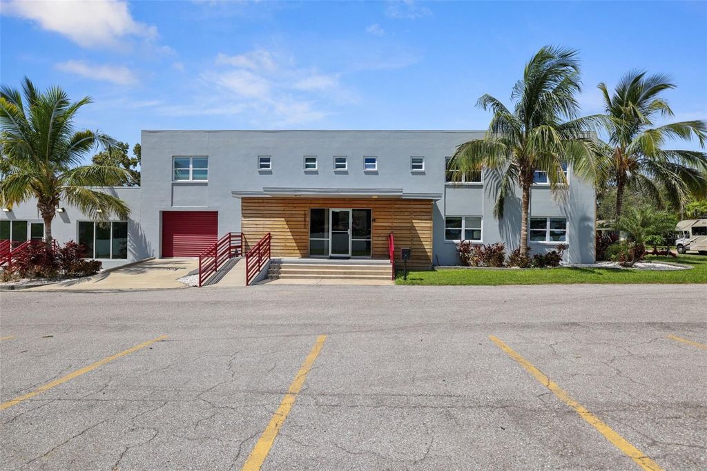 Photo of 10830 Navajo Drive, St Petersburg, FL 33708 (MLS # TB8432031)