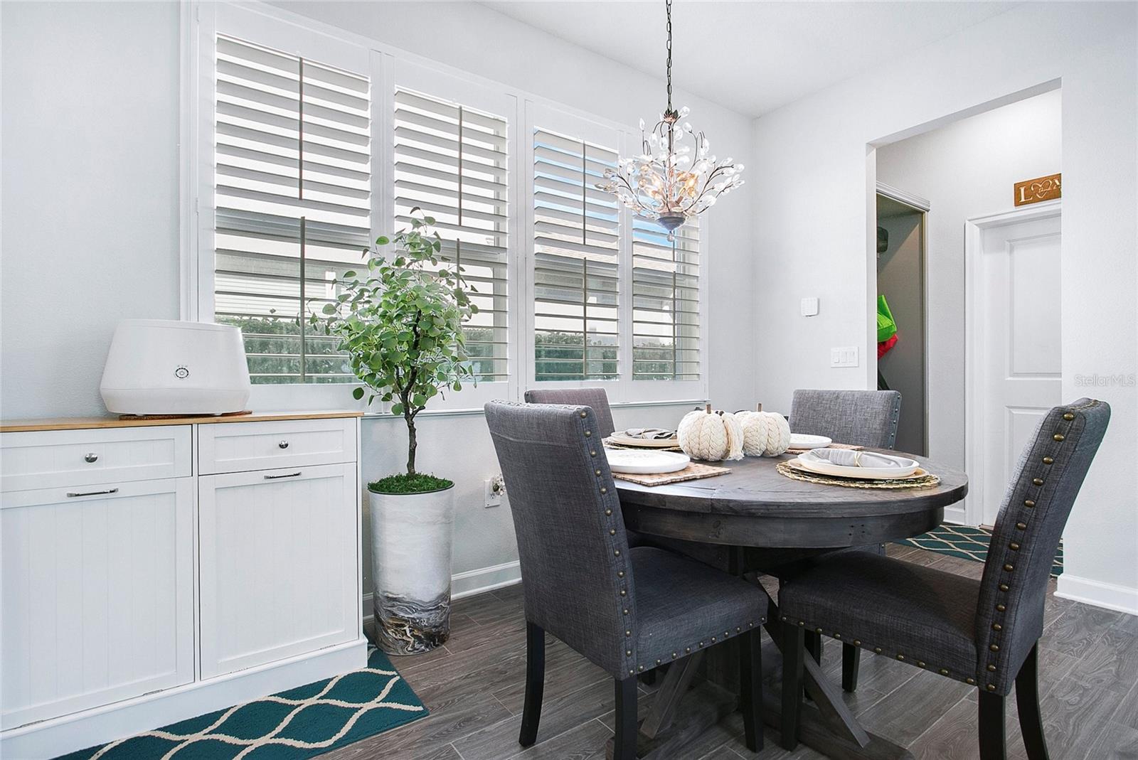 Casas a venda 3 - Jen Dantas 11879 FICTION AVENUE