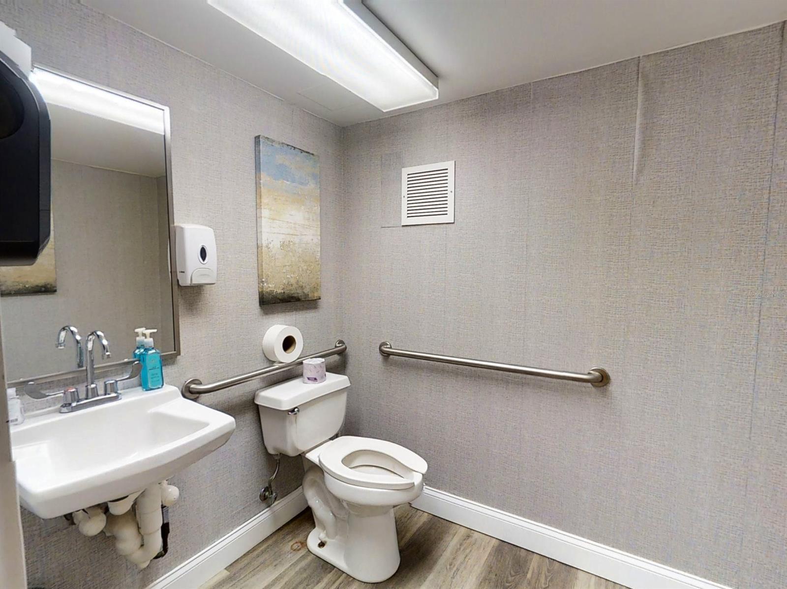 Florida Shores 01 - Commercial Lease