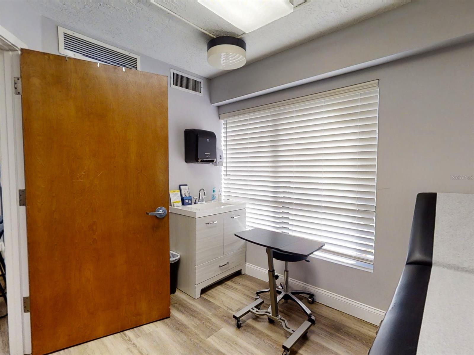 Florida Shores 01 - Commercial Lease