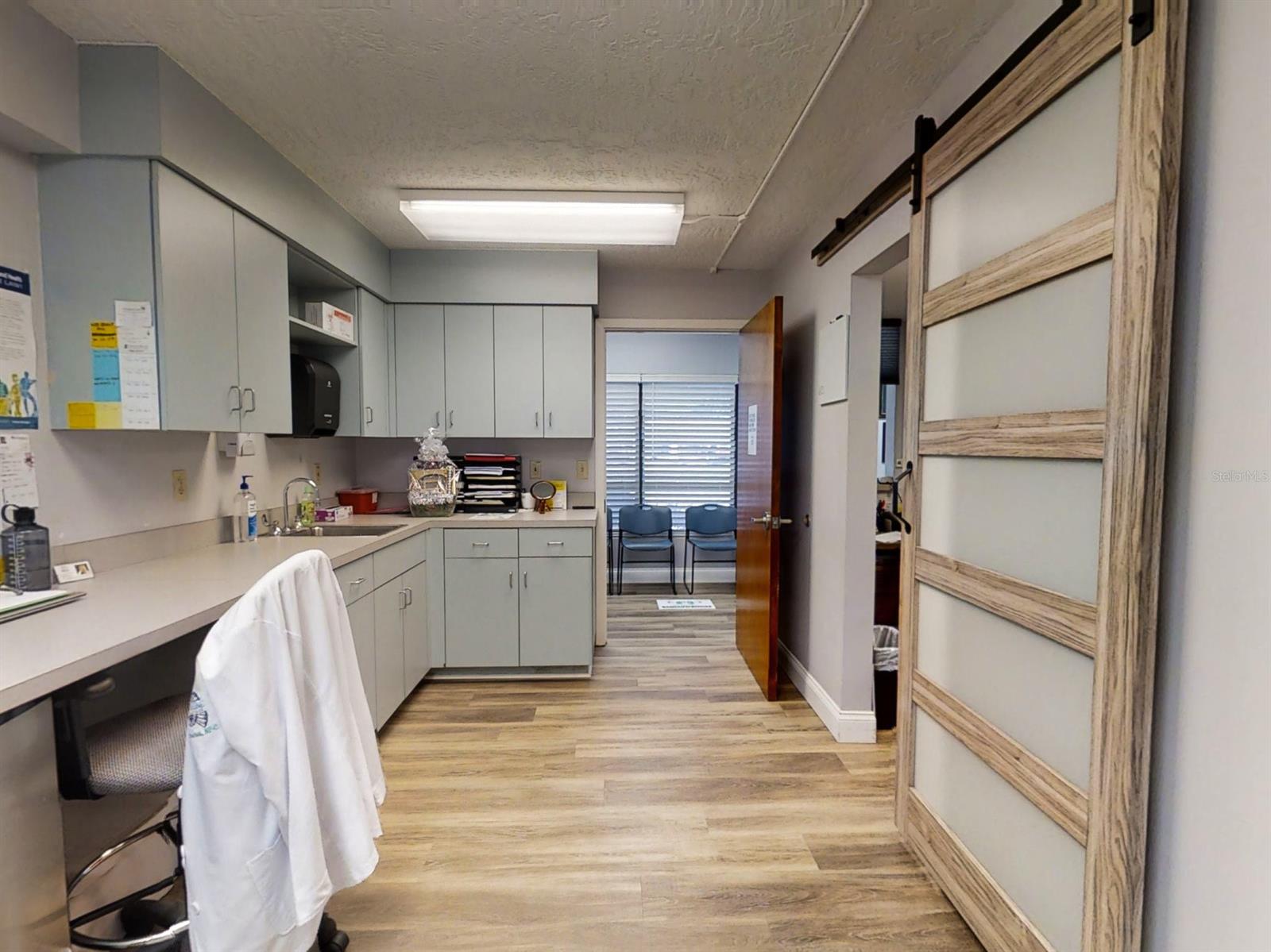 Florida Shores 01 - Commercial Lease