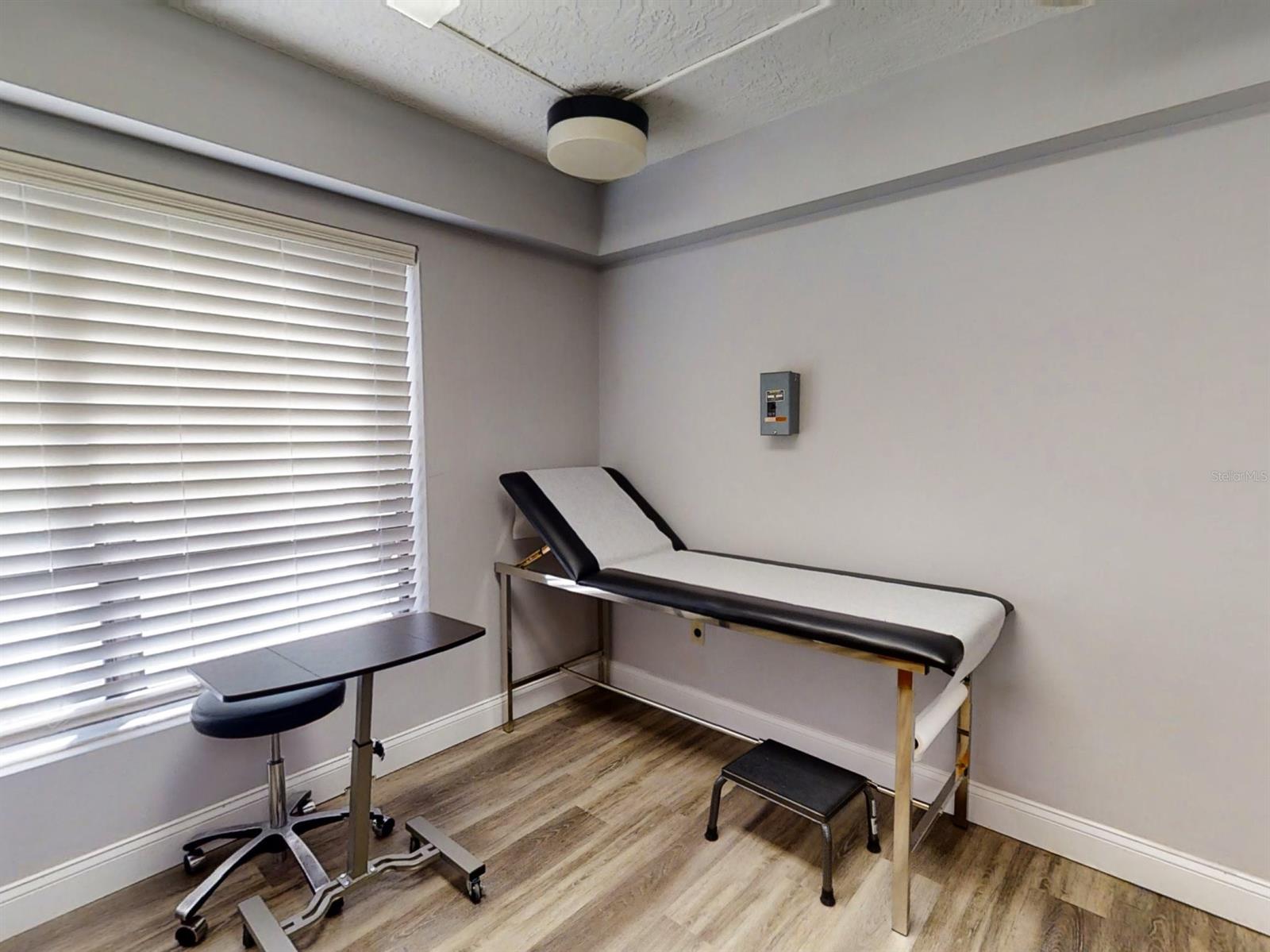 Florida Shores 01 - Commercial Lease