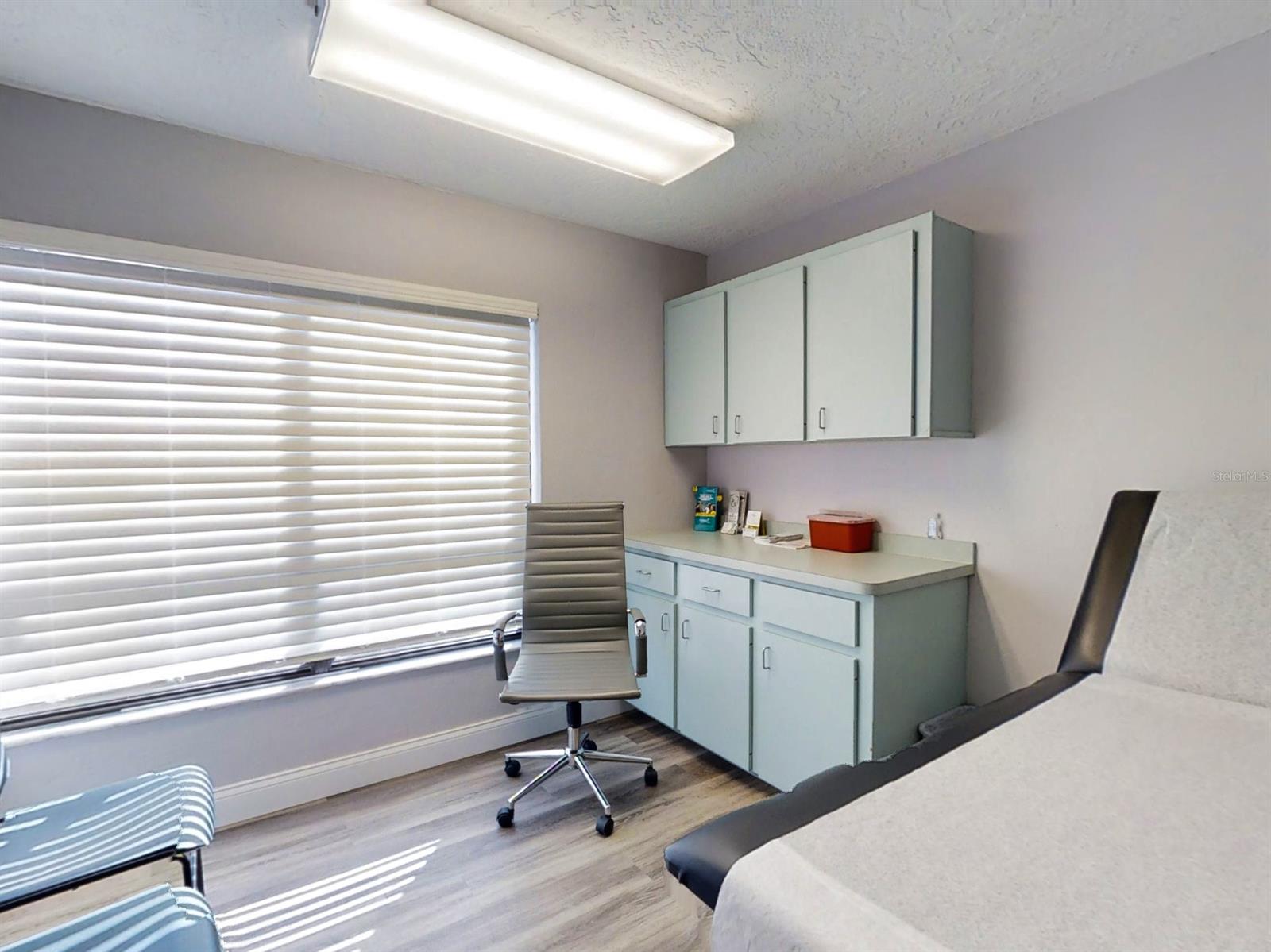 Florida Shores 01 - Commercial Lease