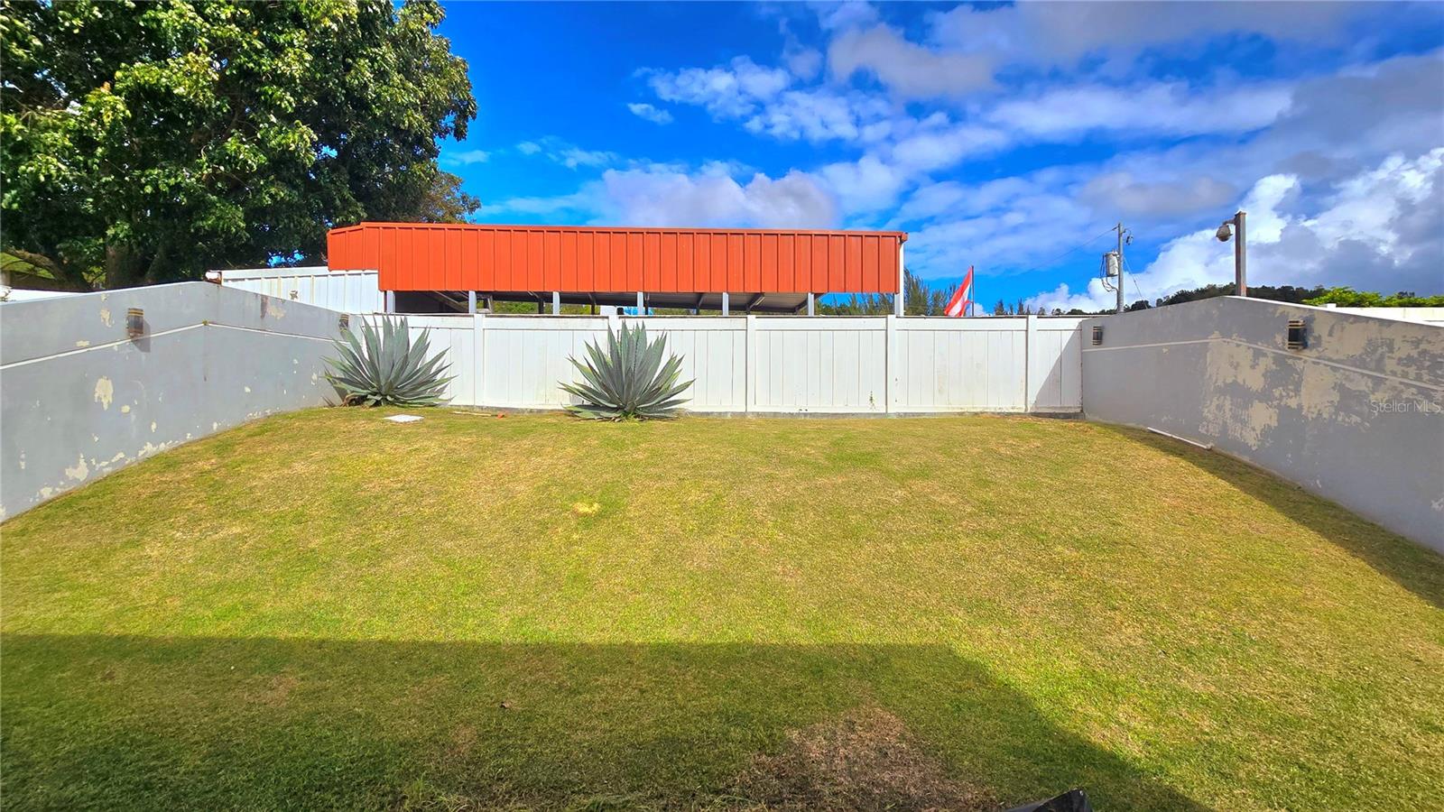 URB. PLAZA DE LA FUENTE - Residential