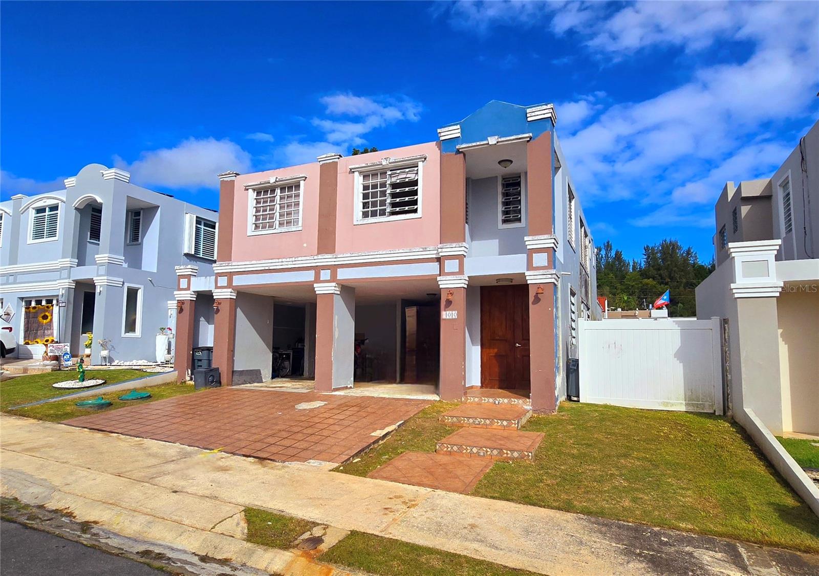 URB. PLAZA DE LA FUENTE - Residential
